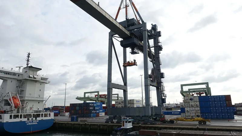 Illustrative unbranded image for Ports & customs; not the named organisation, premises, people or event